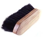Cepillo hecho con pelo de caballo y madera