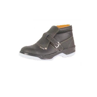 Bota con hebilla